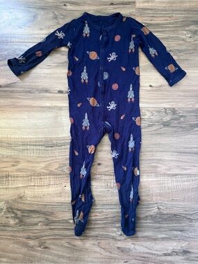 Kyte Baby OG space snap footie romper